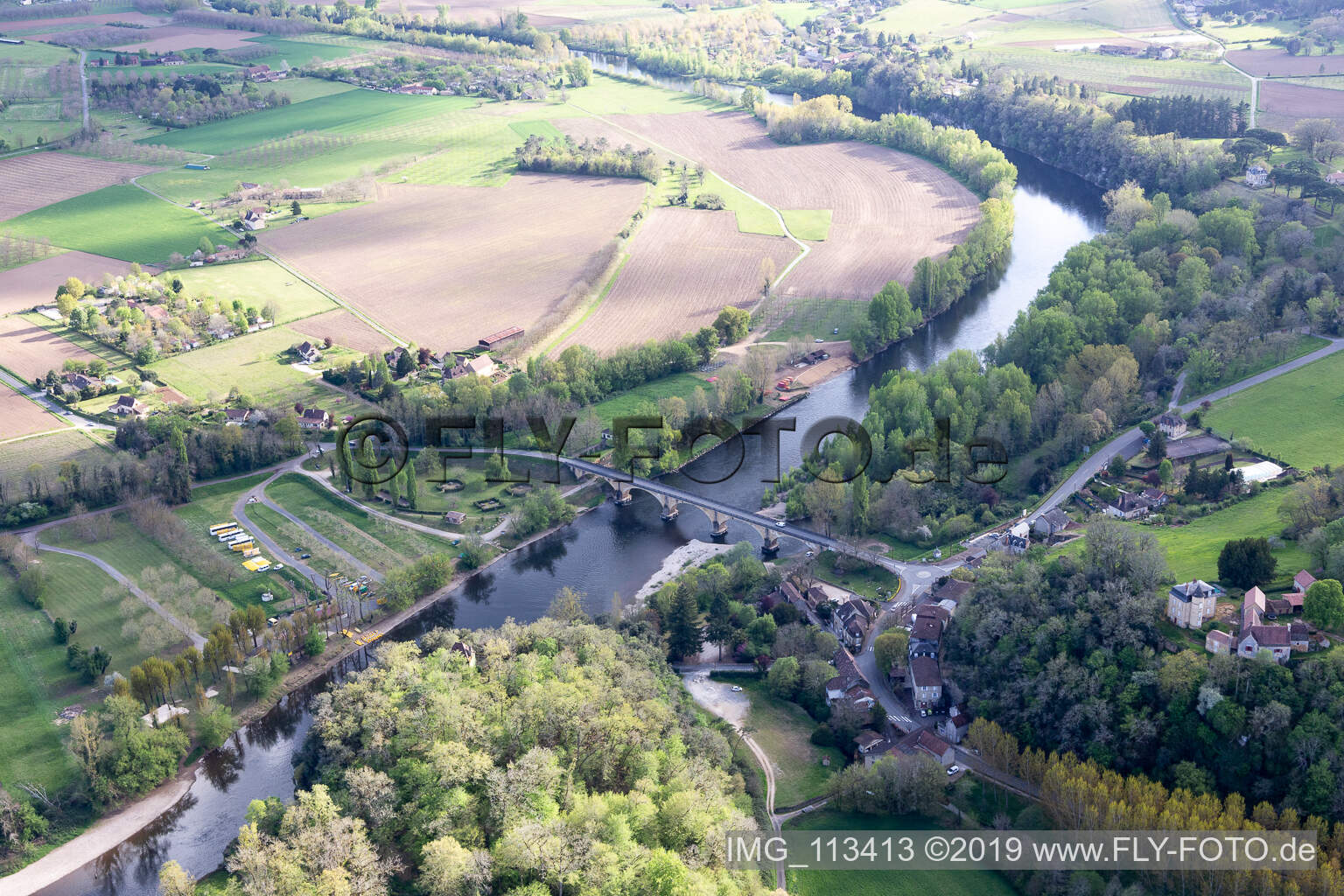 Dordogne bridge in Vitrac in the state Dordogne, France