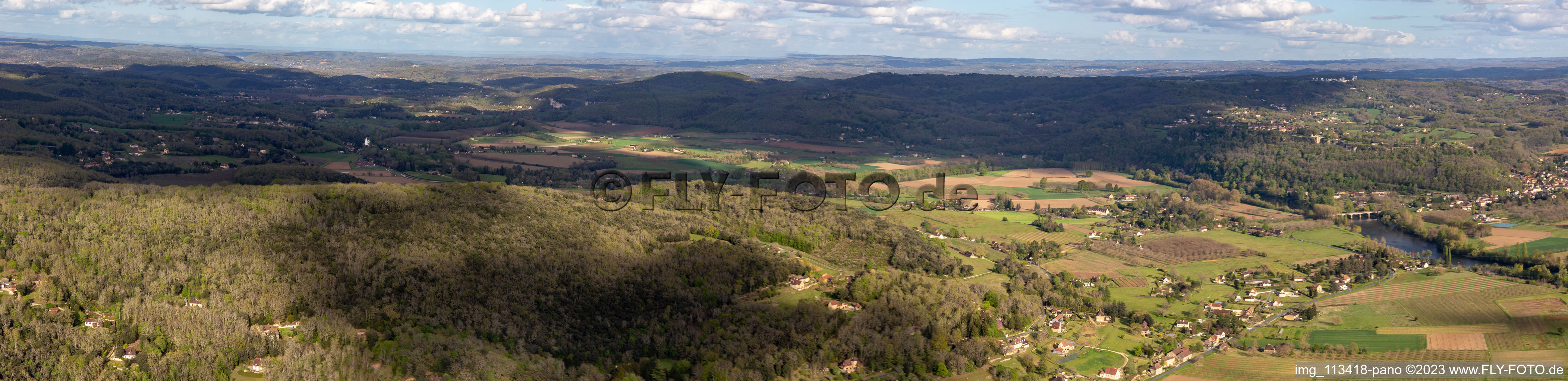 Panorama of the Perigord in La Roque-Gageac in the state Dordogne, France