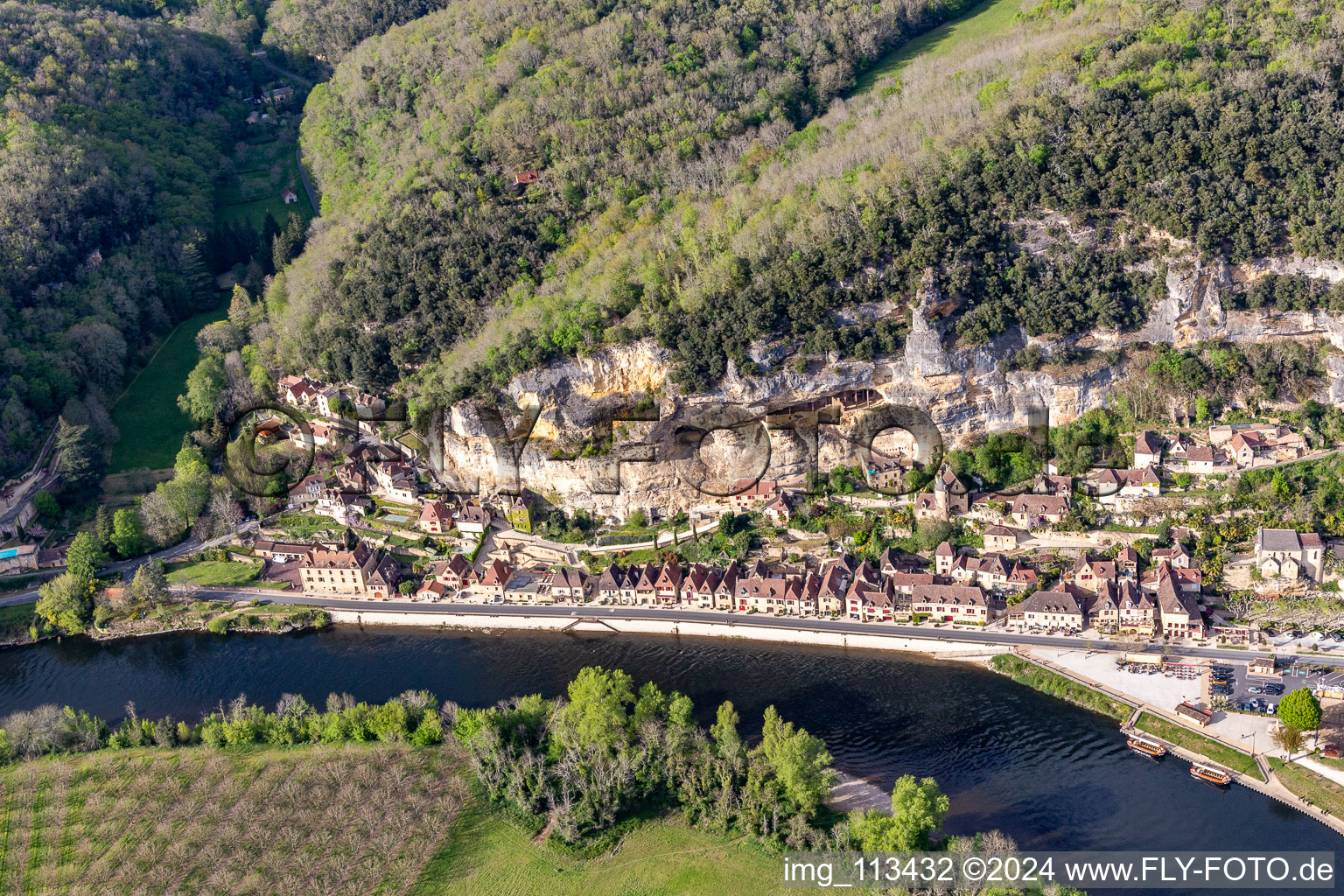 La Roque-Gageac in the state Dordogne, France seen from above