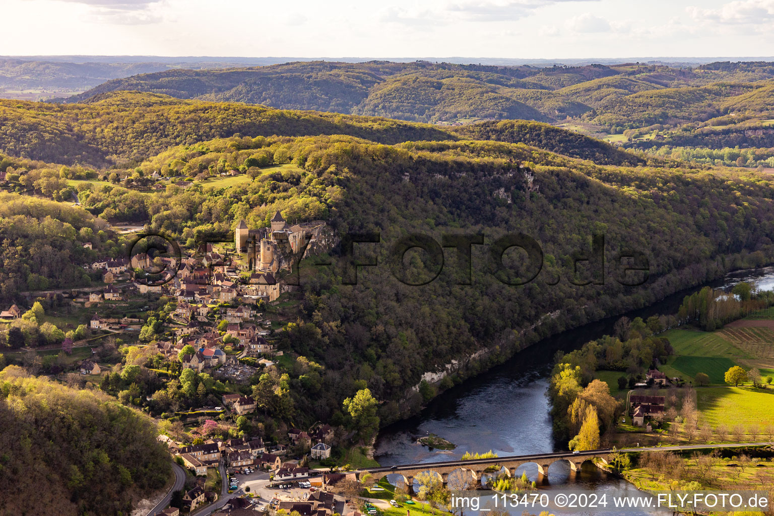 Oblique view of Chateau de Castelnaud-la Chapelle over the Dordogne Bridge in Castelnaud-la-Chapelle in the state Dordogne, France