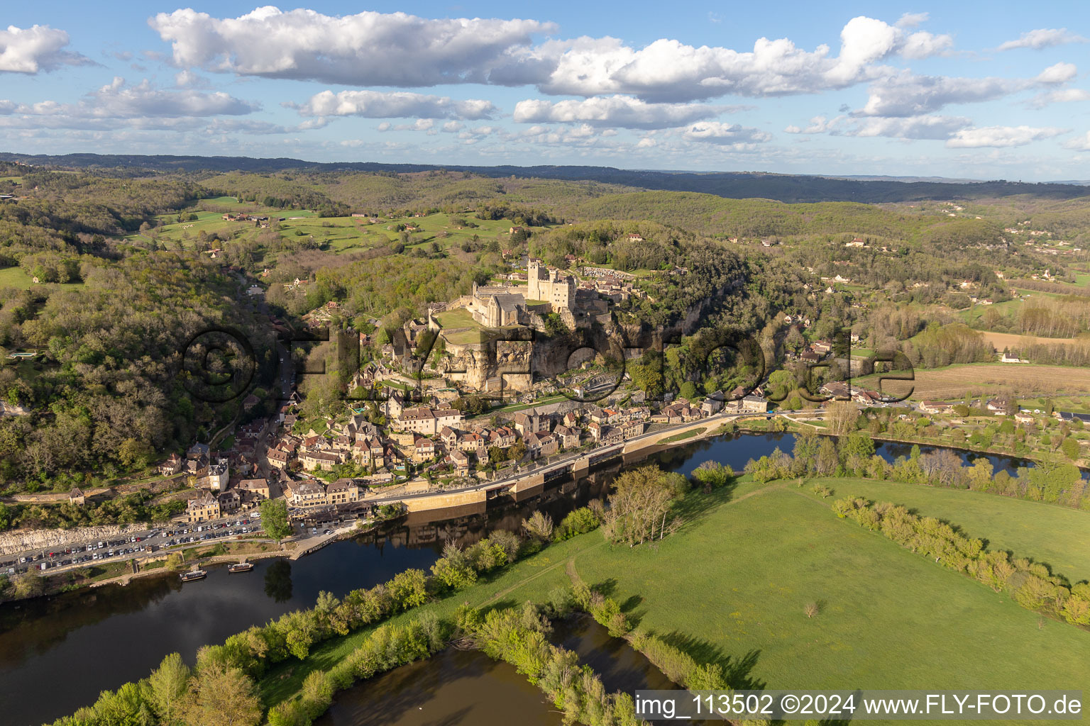 Château de Beynac in Beynac-et-Cazenac in the state Dordogne, France out of the air