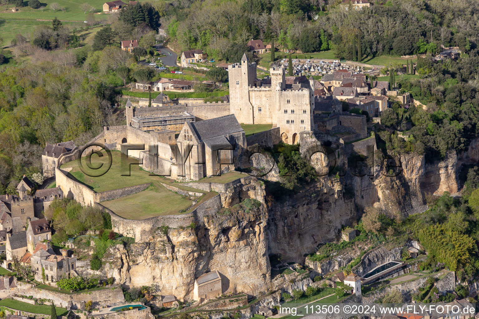 Château de Beynac in Beynac-et-Cazenac in the state Dordogne, France from the plane