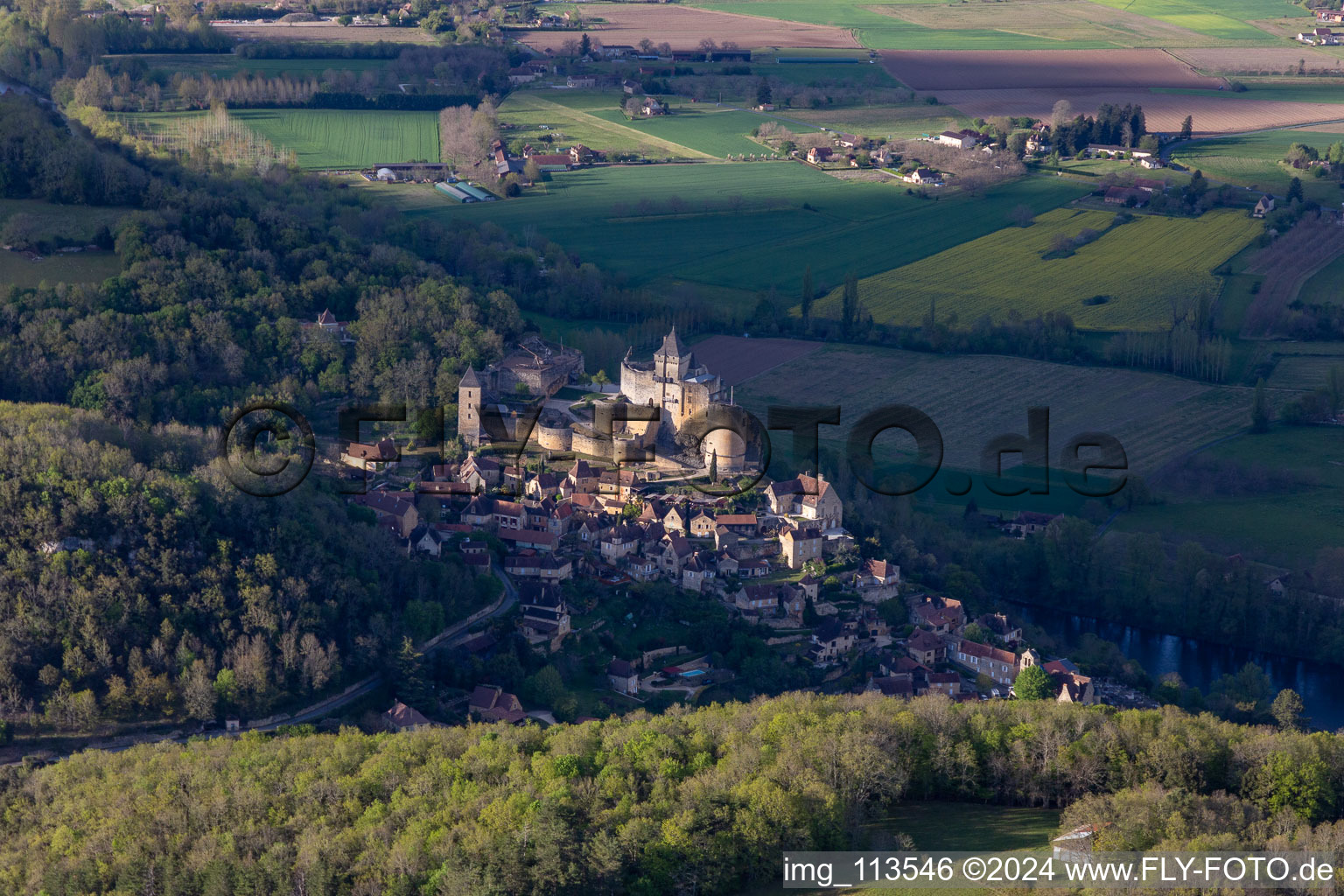 Chateau de Castelnaud-la Chapelle above the Dordogne in Castelnaud-la-Chapelle in the state Dordogne, France