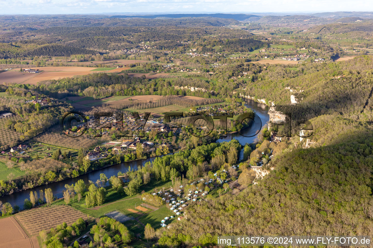 Aerial view of Camping Soleil-Plage on the Dordogne in Vitrac in the state Dordogne, France