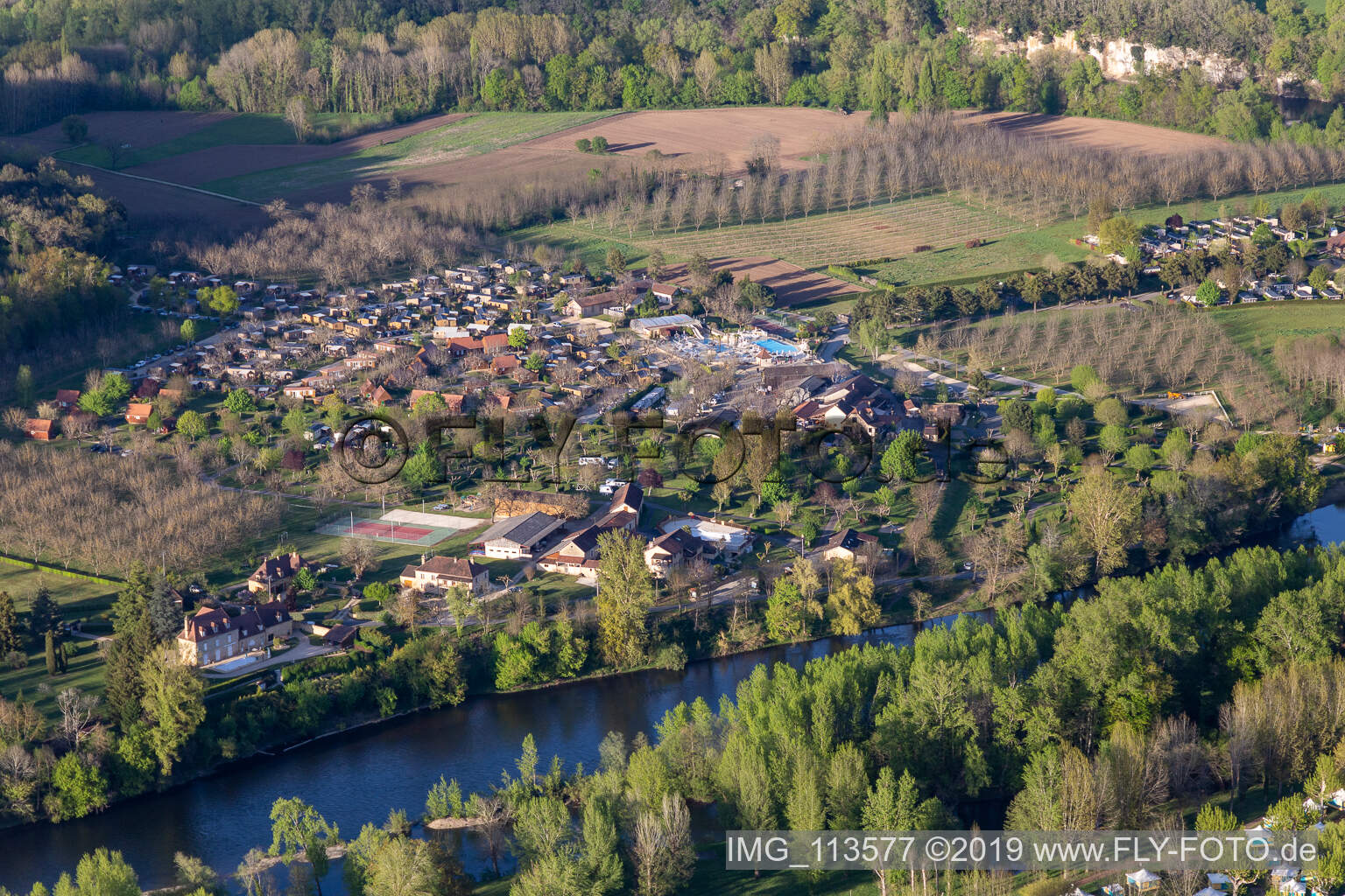 Aerial photograpy of Camping Soleil-Plage on the Dordogne in Vitrac in the state Dordogne, France