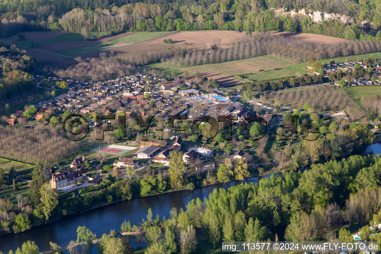 Aerial photograpy of Camping Soleil-Plage on the Dordogne in Vitrac in the state Dordogne, France