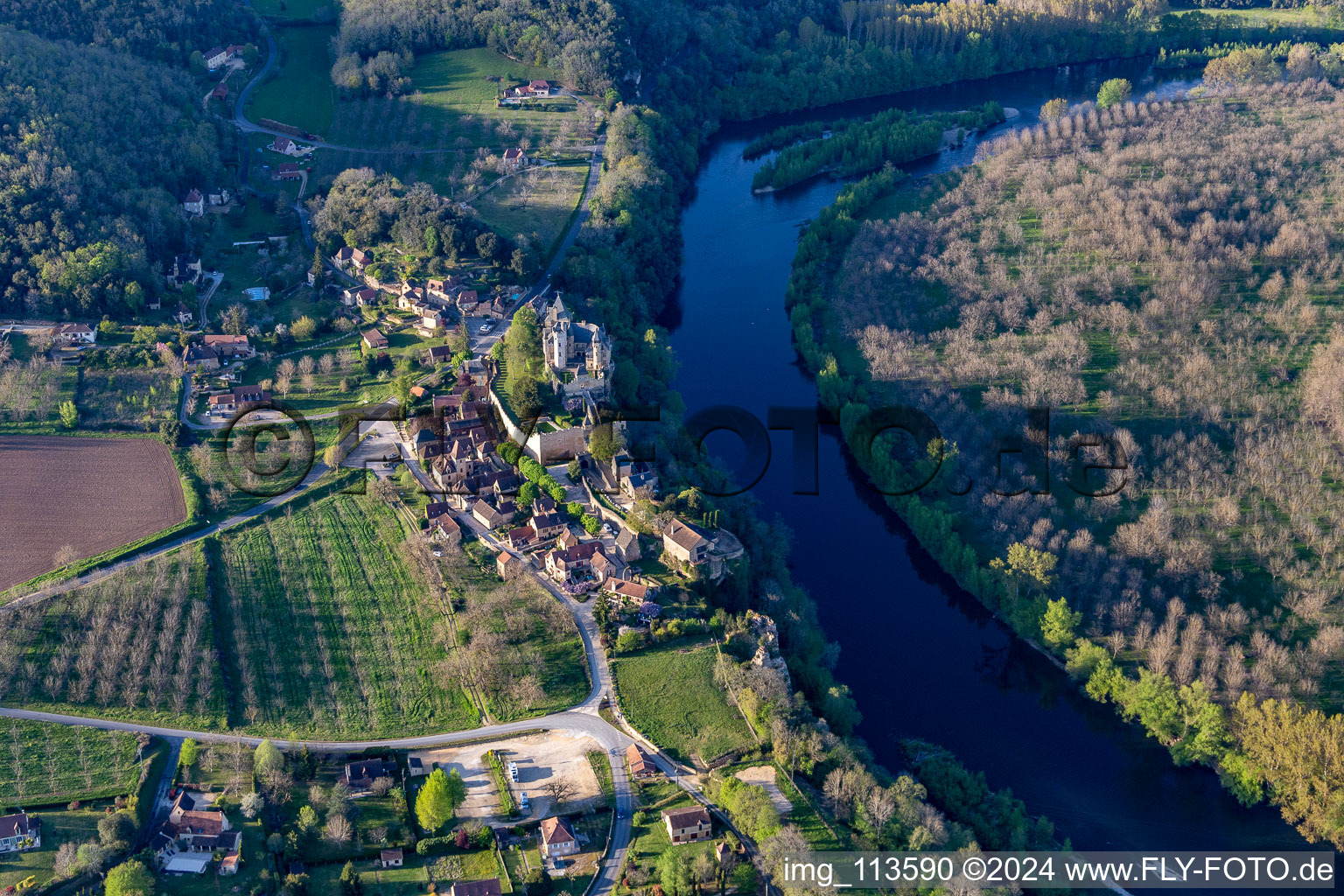 Montfort in Vitrac in the state Dordogne, France from above