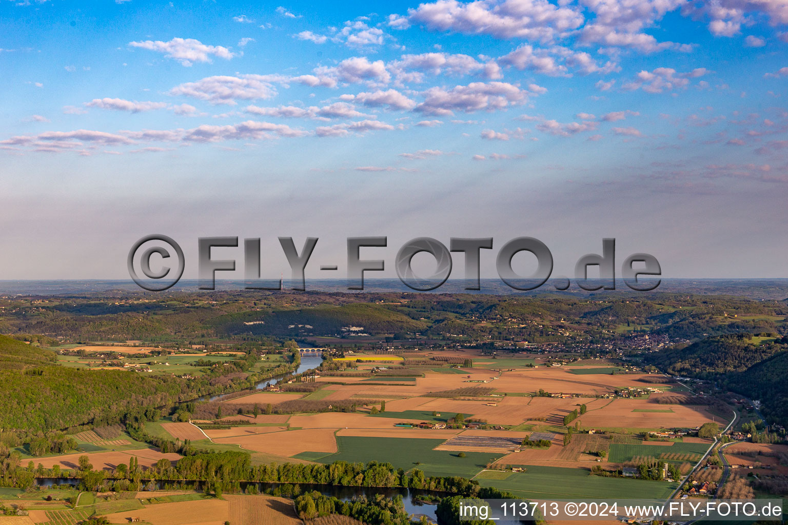 Oblique view of Saint-Vincent-de-Cosse in the state Dordogne, France