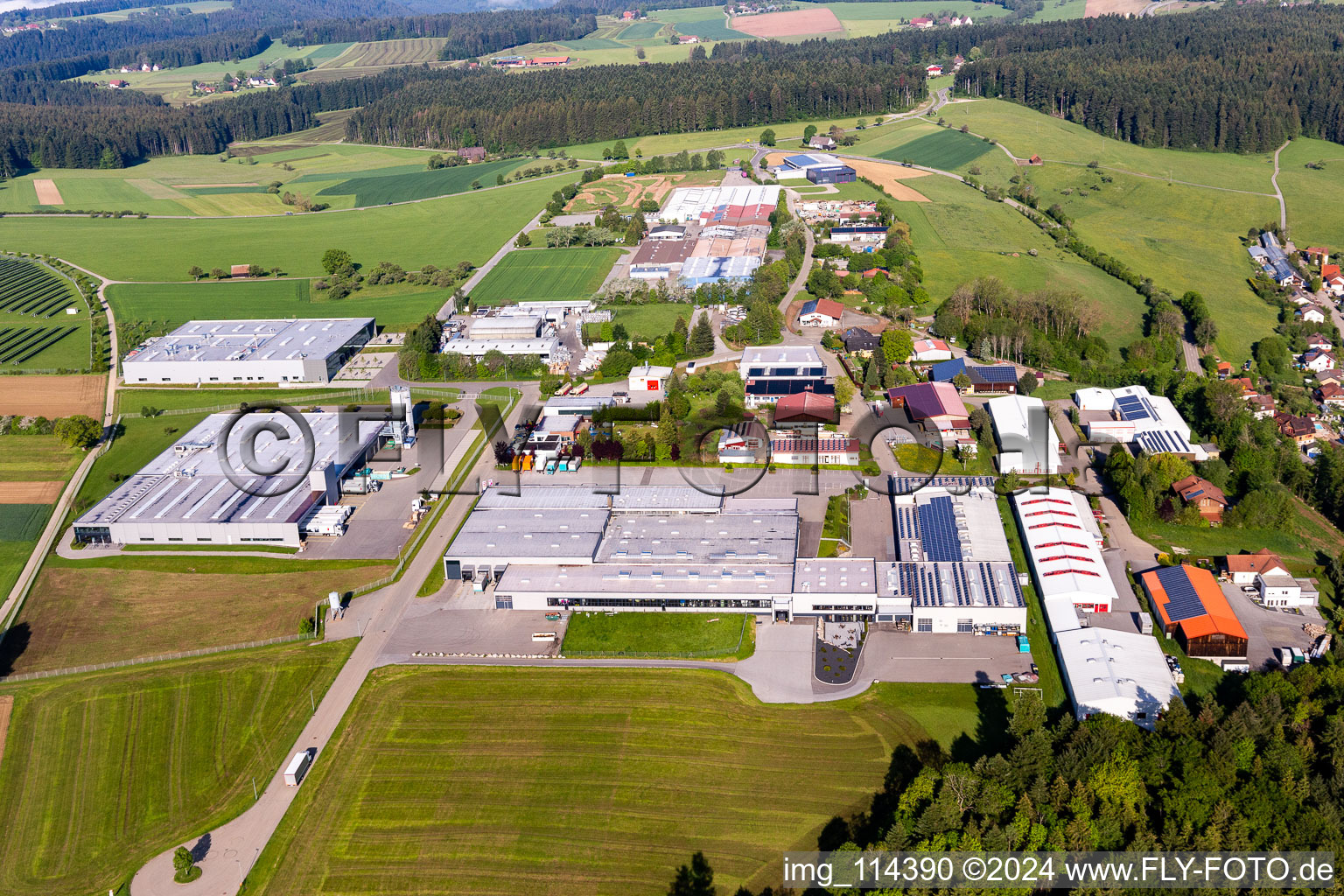 Industrial and commercial area with Uwe Mueller GmbH&Co.KG, Rahm Drehtechnik GmbH, Dobergo GmbH & Co. KG, Gebrueder Weiss GmbH, Heinrich Seeger, GROHE Technology AG, Reifendienst Glatthaar, Pewe Weidlich GmbH and REMONDIS Industrie Service GmbH & Co. KG in Betzweiler in the state Baden-Wurttemberg, Germany