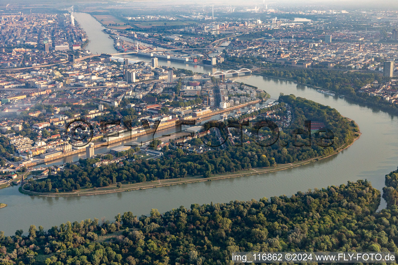 Park island city park on the Rhine in the district Süd in Ludwigshafen am Rhein in the state Rhineland-Palatinate, Germany