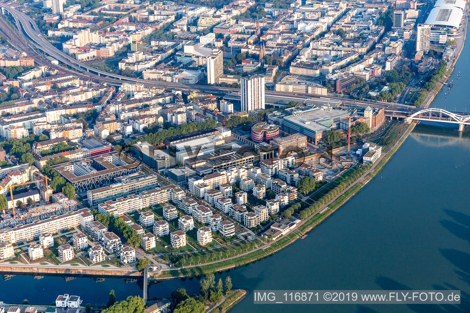 Residential and commercial building in the development area on the quayside of the Rhein at the Rheinschanzenpromenade in Ludwigshafen am Rhein in the state Rhineland-Palatinate, Germany