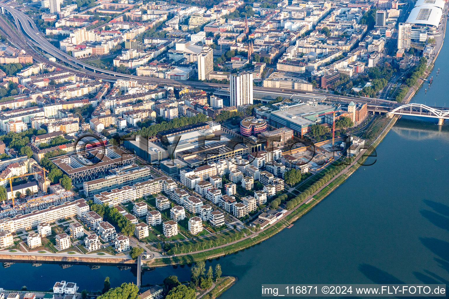 Residential and commercial building in the development area on the quayside of the Rhein at the Rheinschanzenpromenade in Ludwigshafen am Rhein in the state Rhineland-Palatinate, Germany