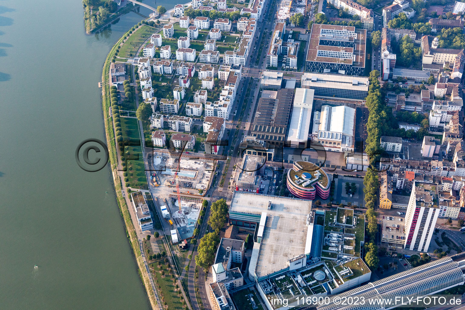 Aerial view of Living by the river, Rheinschanzenpromenade in the district Süd in Ludwigshafen am Rhein in the state Rhineland-Palatinate, Germany