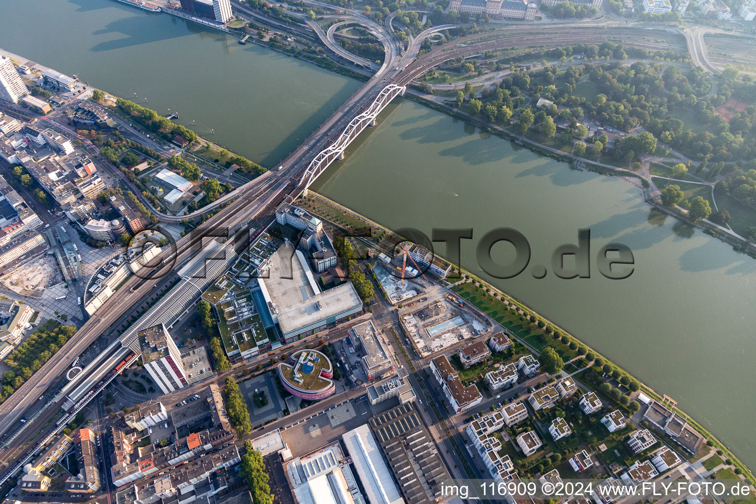 Konradadenauer Bridge for trains and B37 over the Rhine in the district Süd in Ludwigshafen am Rhein in the state Rhineland-Palatinate, Germany