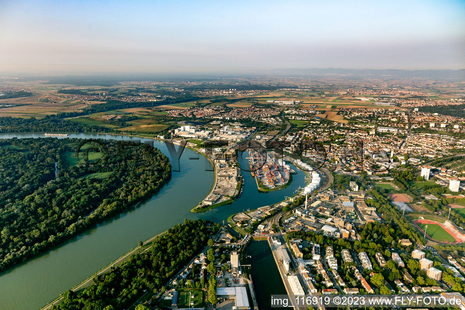 Aerial view of Mundenheimer Kaiserwörth and Altrheinhafen in the district Mundenheim in Ludwigshafen am Rhein in the state Rhineland-Palatinate, Germany