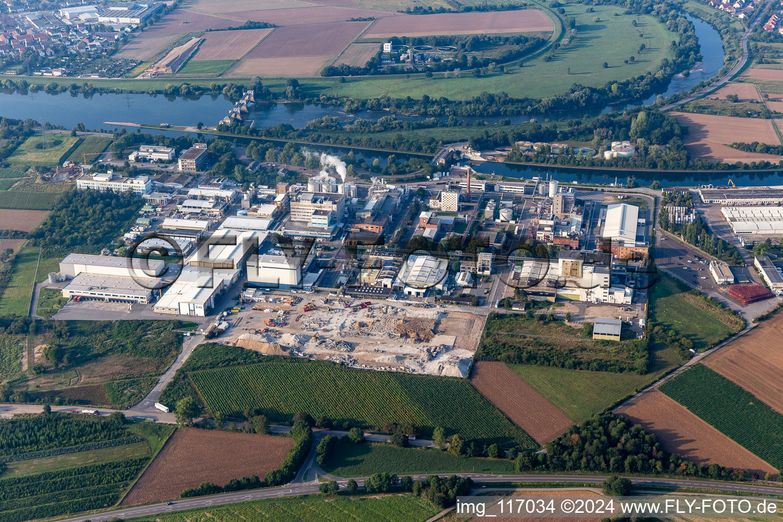 Technical facilities in the industrial area von Saint-Gobain Isover G+H AG, ICL Germany Ladenburg / BK Giulini GmbH and Jungbunzlauer Ladenburg GmbH in Ladenburg in the state Baden-Wurttemberg, Germany