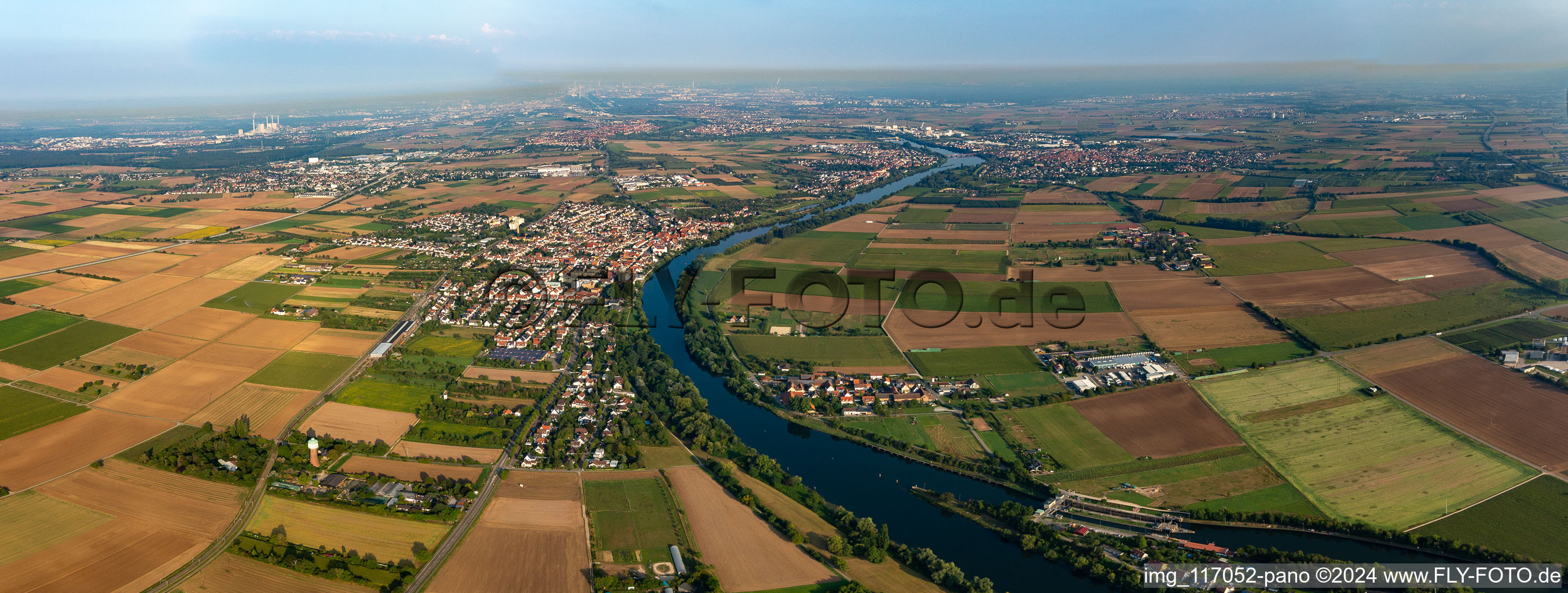 Neckar at Edingen in the district Edingen in Edingen-Neckarhausen in the state Baden-Wuerttemberg, Germany