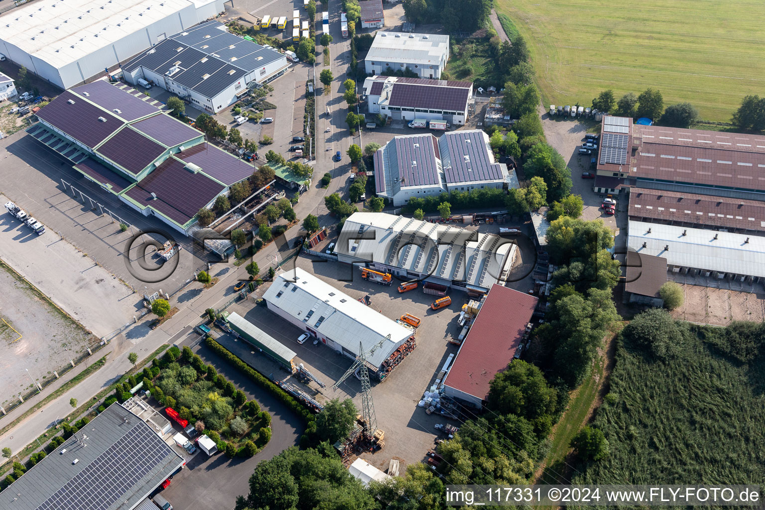 Aerial view of Industrial estate and company settlement Horst with Dachdeckerei Mindum in the district Gewerbegebiet Horst in Kandel in the state Rhineland-Palatinate, Germany