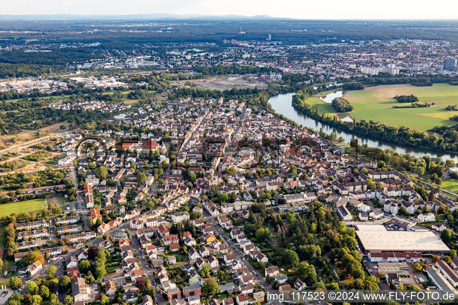 Town on the banks of the river of the Main river in the district Buergel in Offenbach am Main in the state Hesse, Germany