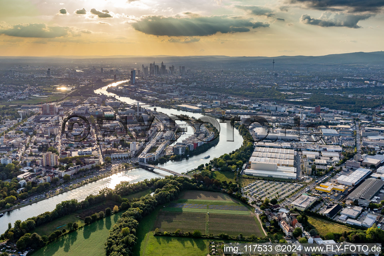 Aerial view of Residential area of the multi-family house settlement auf of the Hafeninsel in Offenbach am Main in the state Hesse, Germany