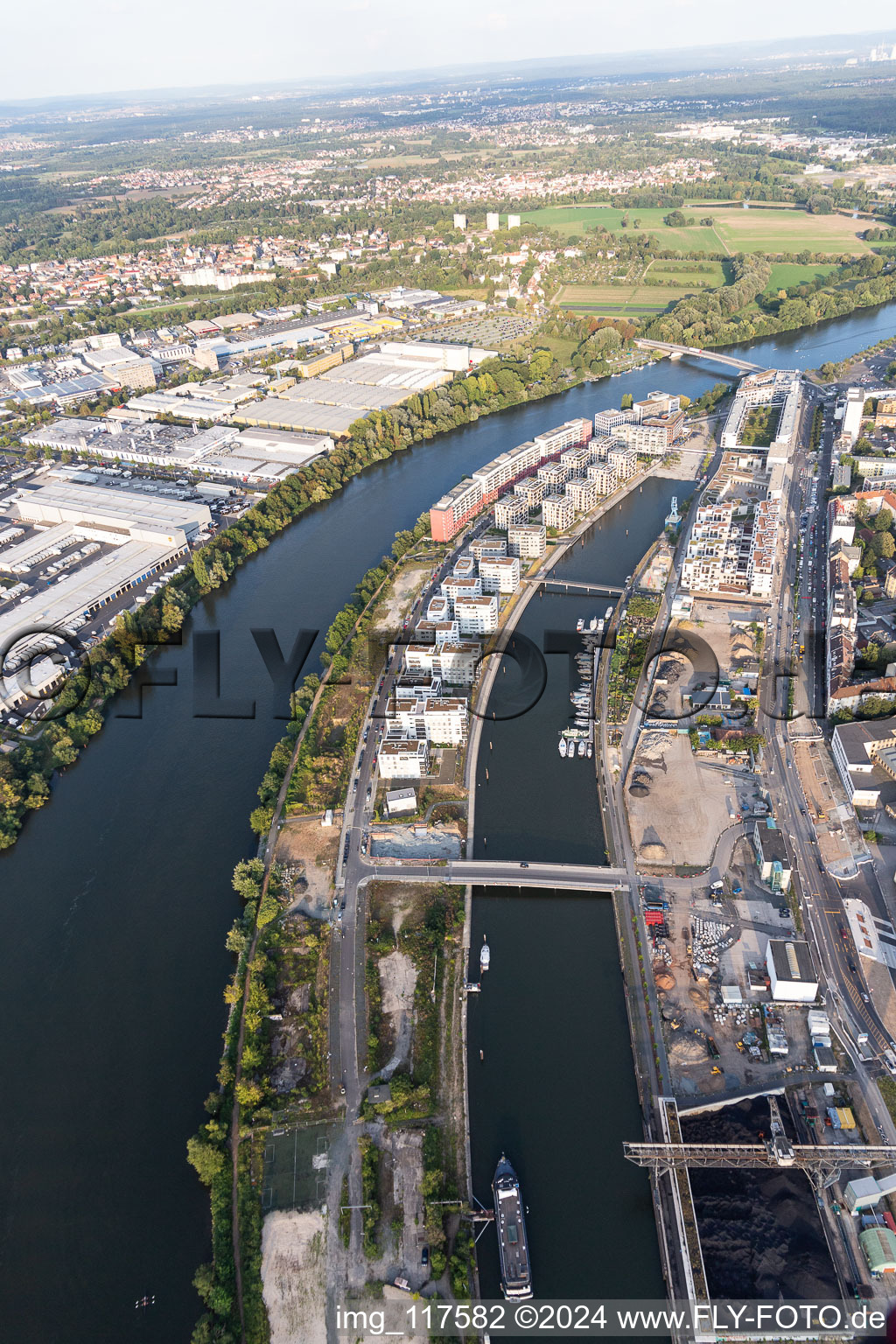 Residential area of the multi-family house settlement auf of the Hafeninsel in Offenbach am Main in the state Hesse, Germany out of the air