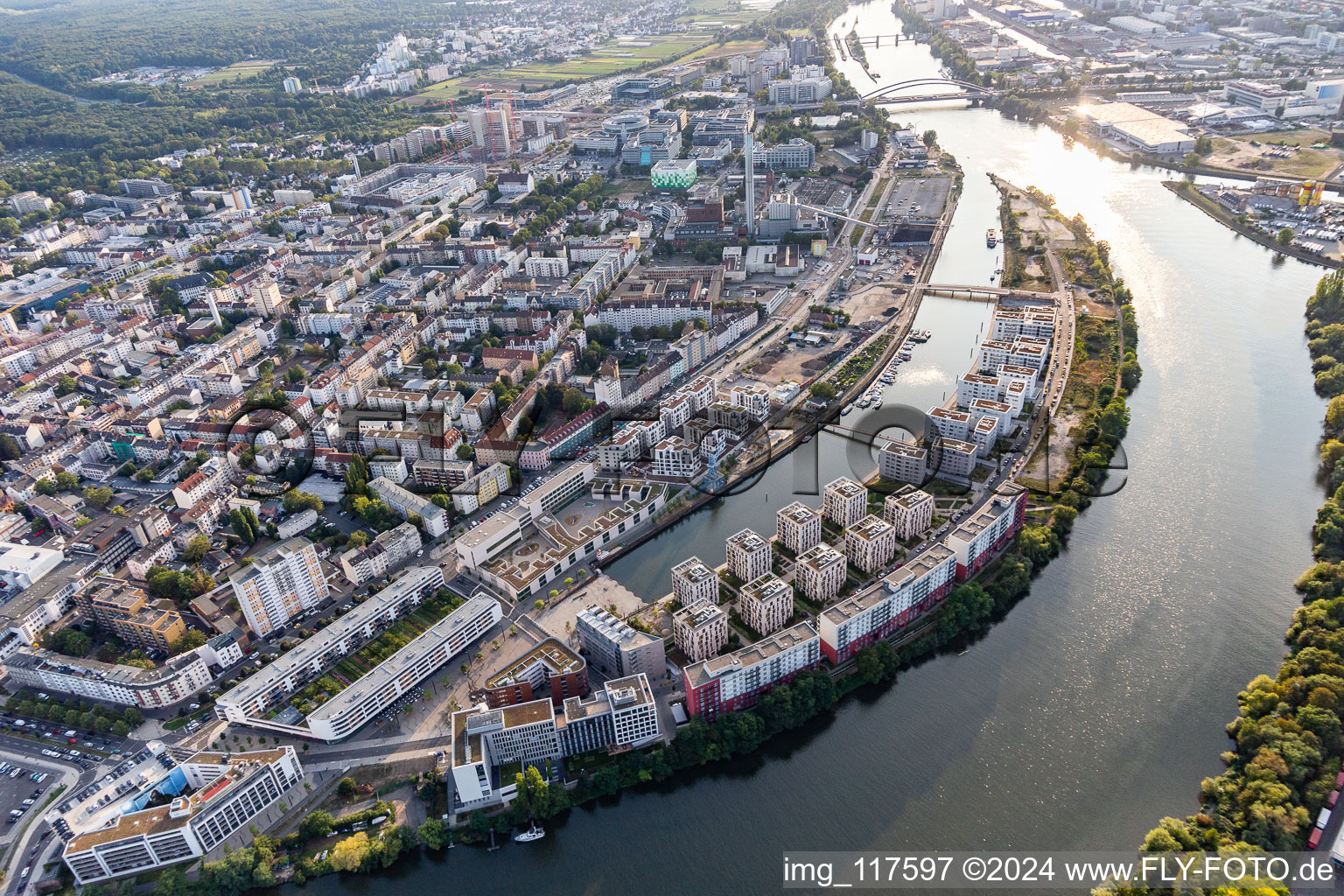 Drone recording of Residential area of the multi-family house settlement auf of the Hafeninsel in Offenbach am Main in the state Hesse, Germany