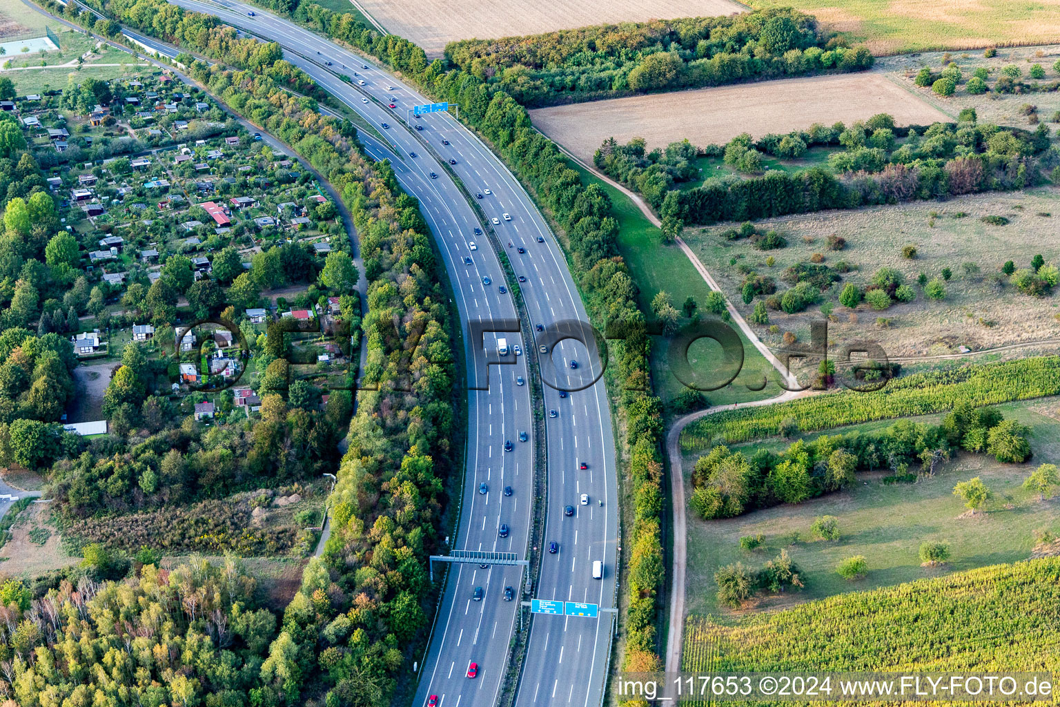 Motorway A661 at KGV Cronberger eV facility 12 in the district Preungesheim in Frankfurt am Main in the state Hesse, Germany