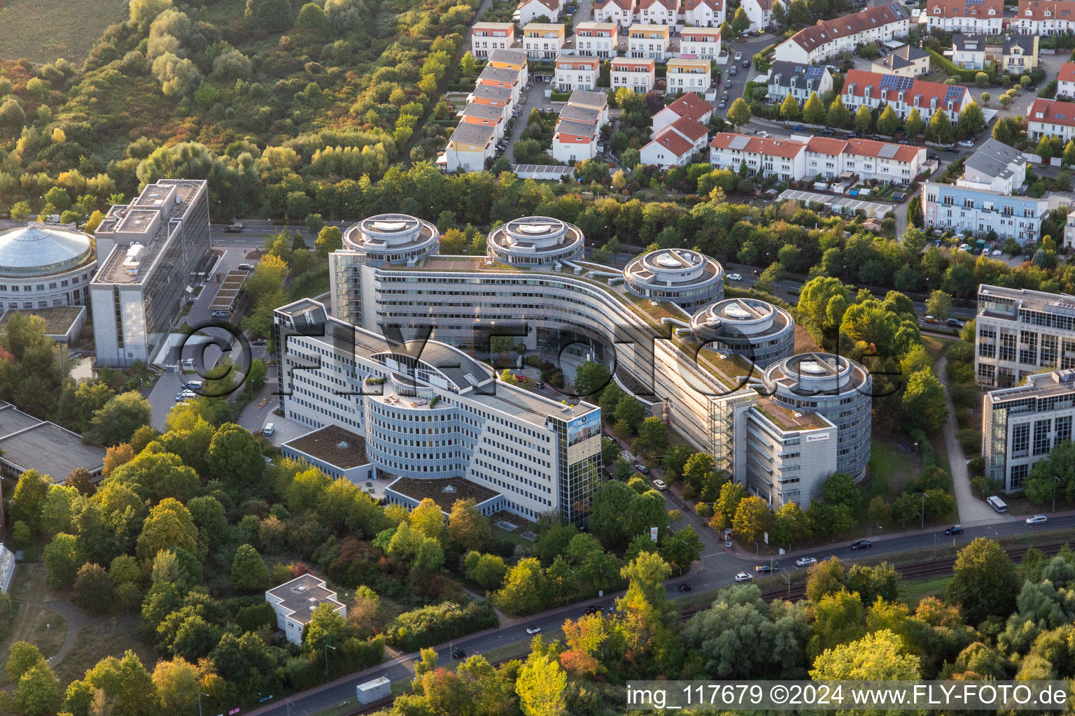 Office building - Ensemble von Studentenwohnheim Bed & Brains, 14. Polizeirevier, Air Liquide Global E&C Solutions and Bundesrepublik Deutschland - Finanzagentur GmbH in the district Niederursel in Frankfurt in the state Hesse, Germany