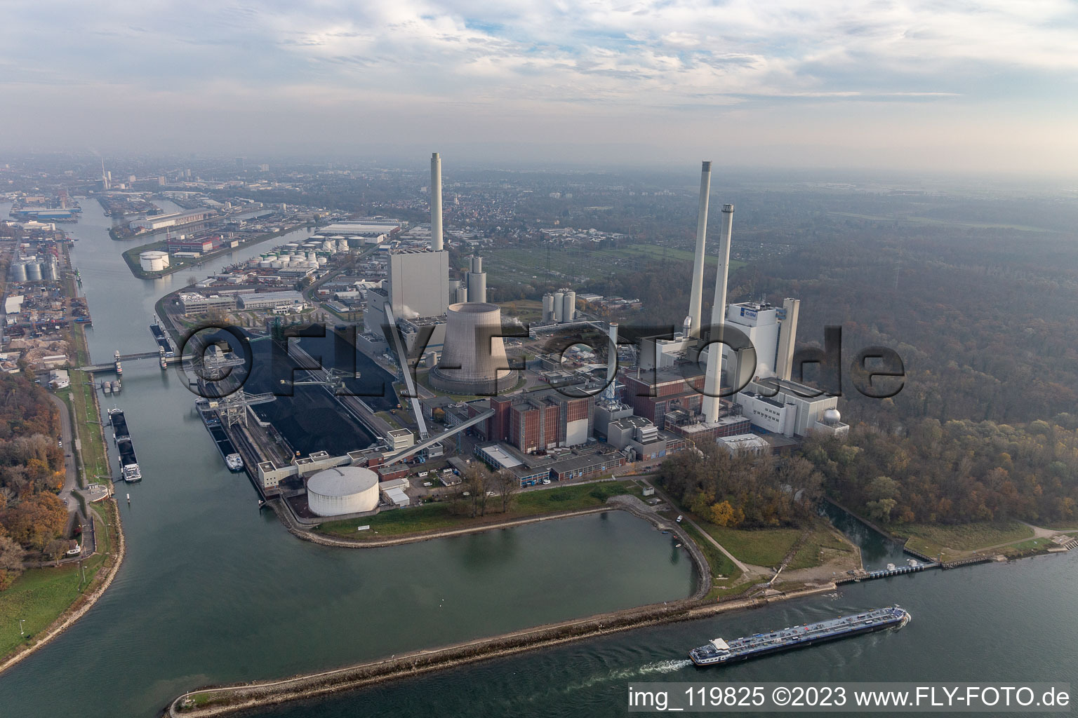 Aerial view of Power plants and exhaust towers of coal power station EnBW Energie Baden-Wuerttemberg AG, Rheinhafen-Dampfkraftwerk Karlsruhe in the district Daxlanden in Karlsruhe in the state Baden-Wurttemberg, Germany