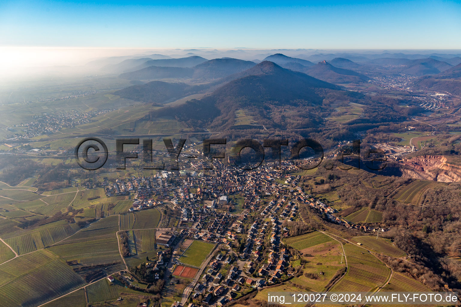 Location view of the streets and houses of residential areas in the Queich valley landscape surrounded by mountains in Albersweiler in the state Rhineland-Palatinate, Germany