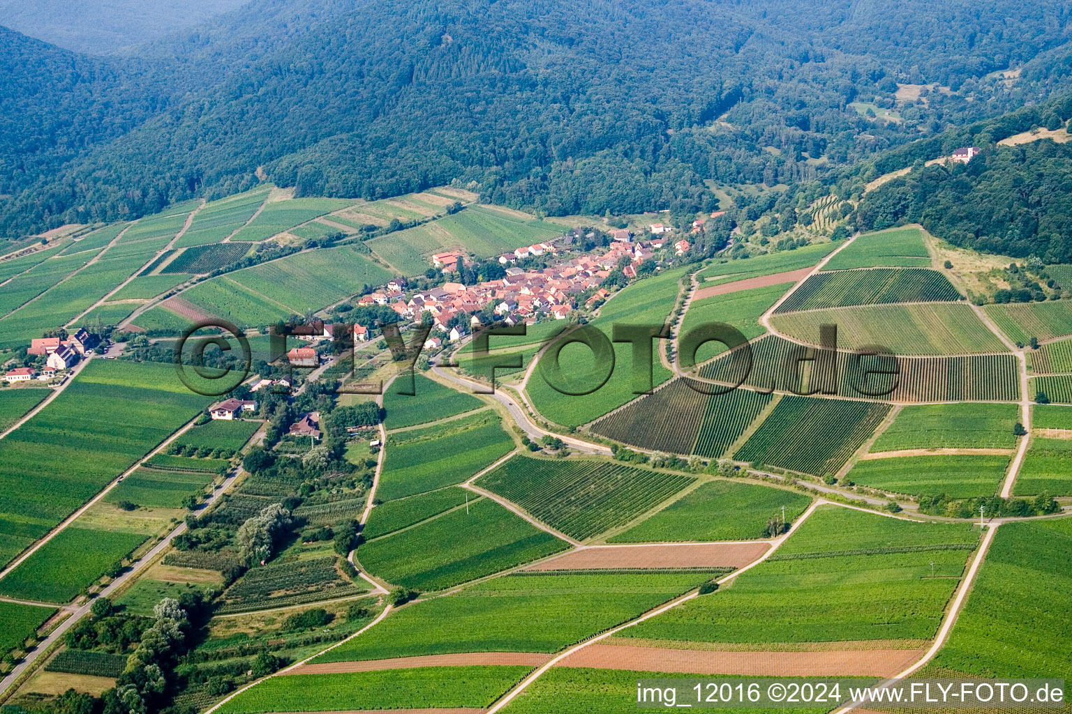 Ilbesheim bei Landau in der Pfalz in the state Rhineland-Palatinate, Germany seen from above