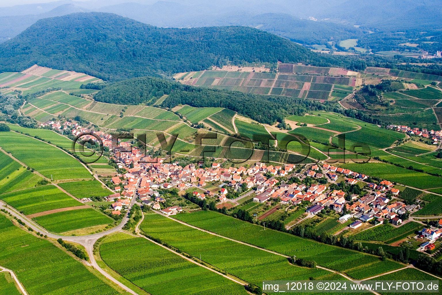 Ilbesheim bei Landau in der Pfalz in the state Rhineland-Palatinate, Germany seen from above