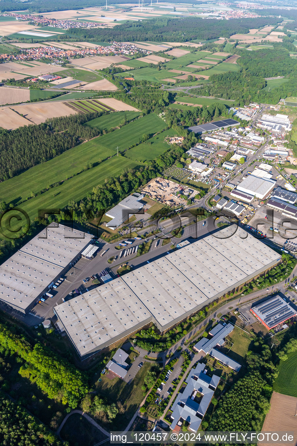 Aerial view of Industrial estate and company settlement Horst with Friedrich Zufall GmbH & Co. KG Internationale Spedition in the district Minderslachen in Kandel in the state Rhineland-Palatinate, Germany