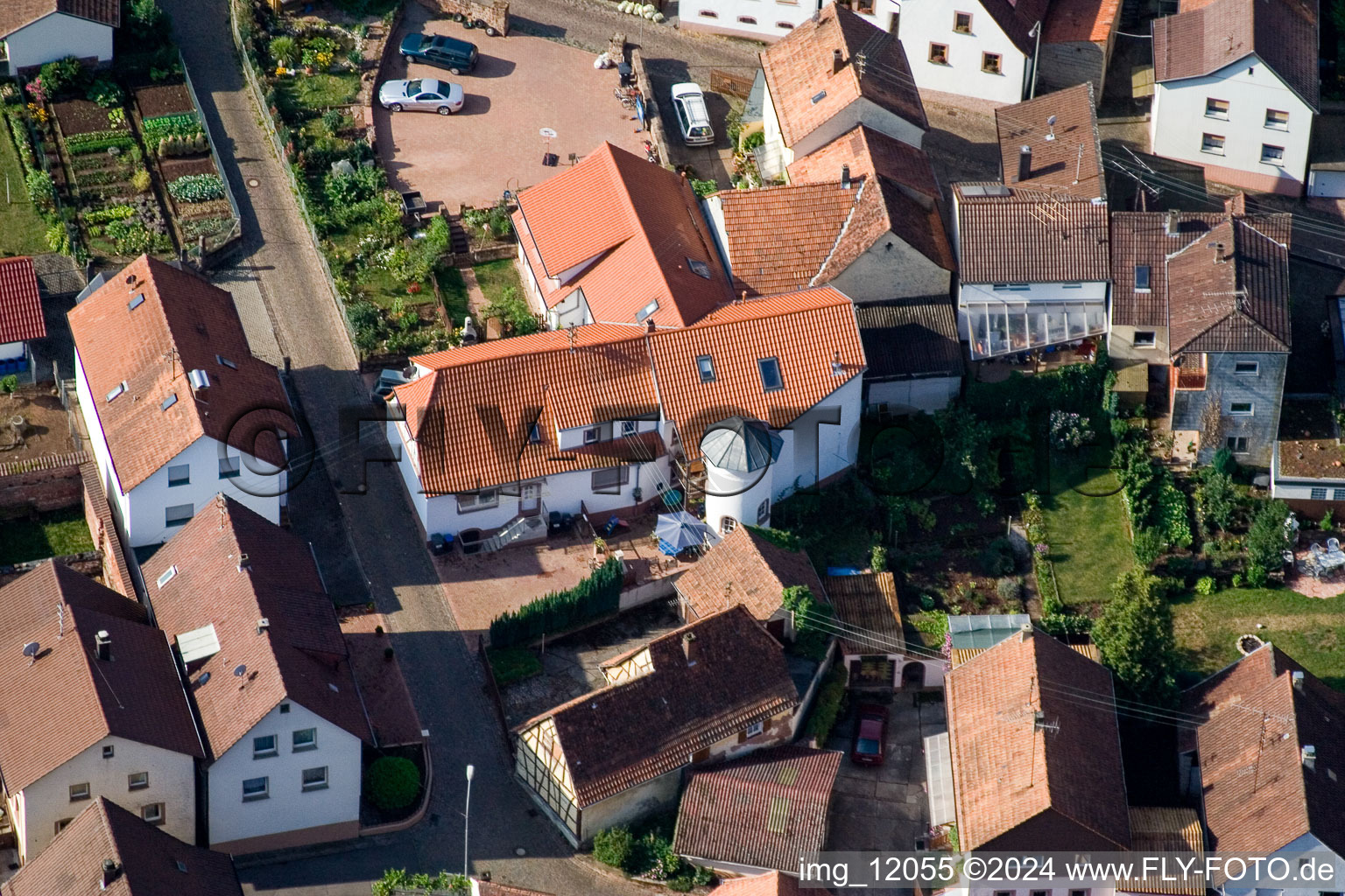 Aerial view of Hügelstr in the district Gräfenhausen in Annweiler am Trifels in the state Rhineland-Palatinate, Germany