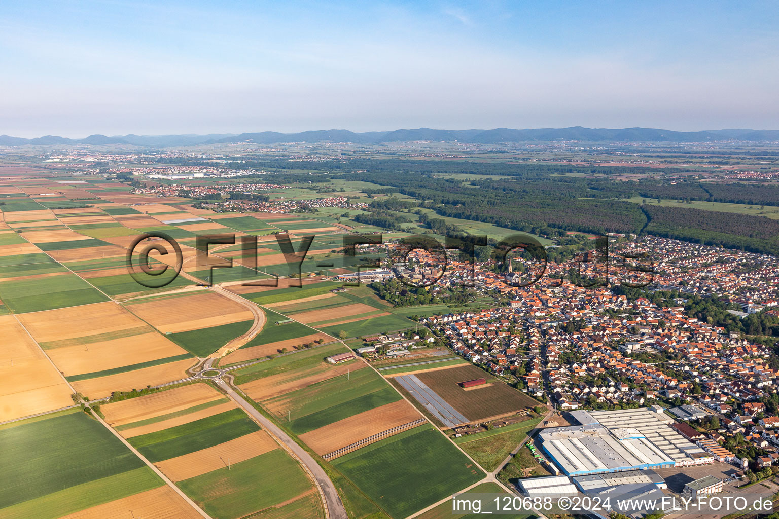 Town View of the streets and houses of the residential areas in Bellheim in the state Rhineland-Palatinate