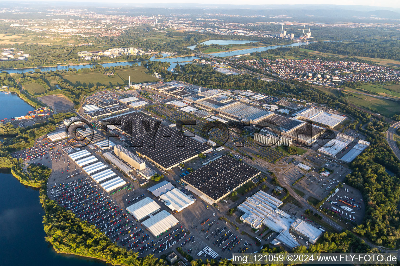 Aerial view of Building and production halls on the premises of Daimler Automobilwerk Woerth in Woerth am Rhein in the state Rhineland-Palatinate, Germany