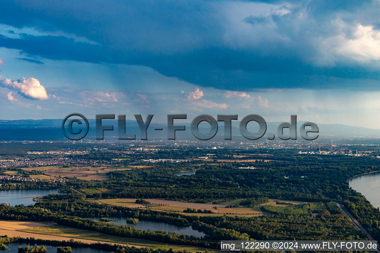 Regen S from Karlsruhe in the district Linkenheim in Linkenheim-Hochstetten in the state Baden-Wuerttemberg, Germany