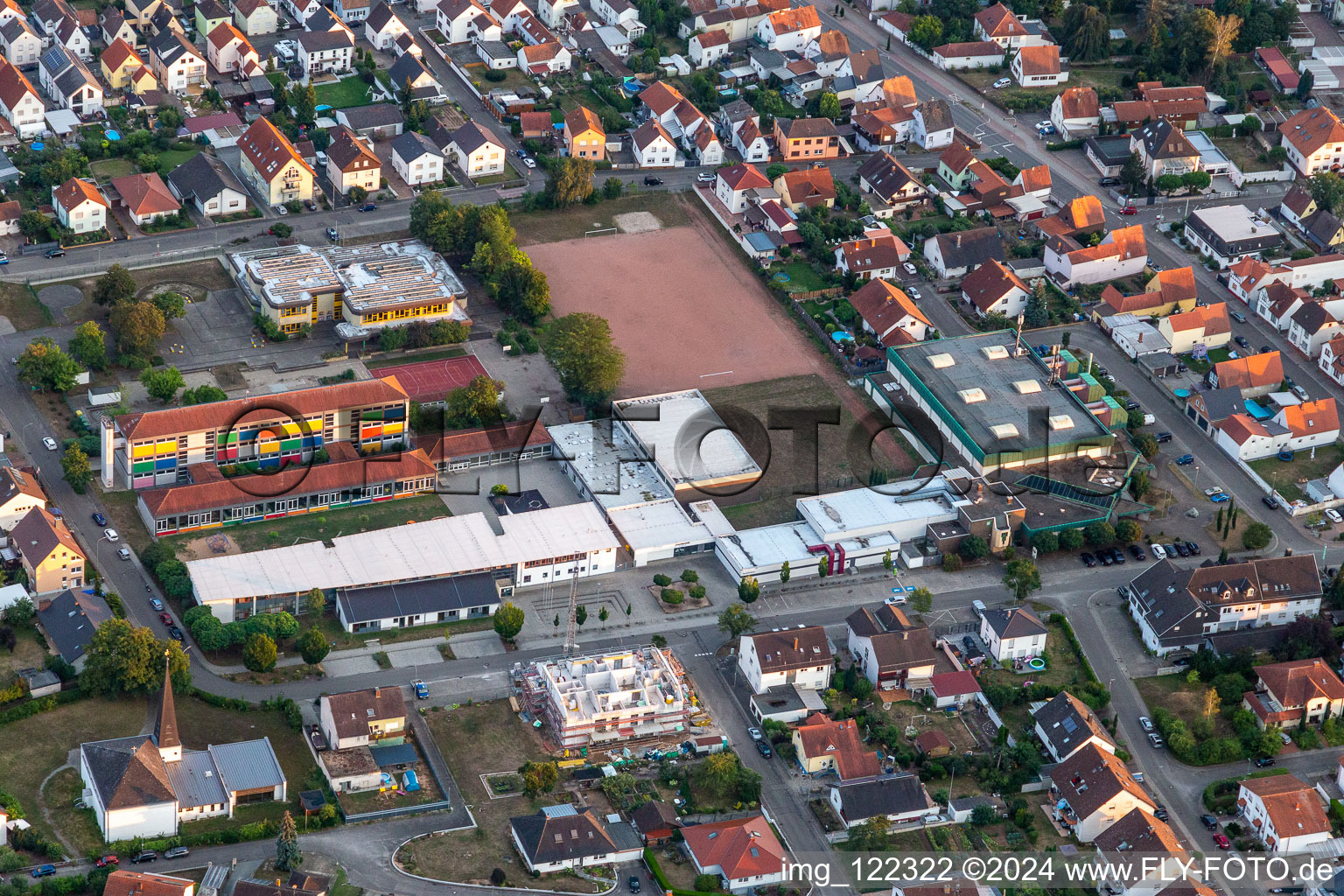 Primary school, secondary school plus and indoor swimming pool in Lingenfeld in the state Rhineland-Palatinate, Germany