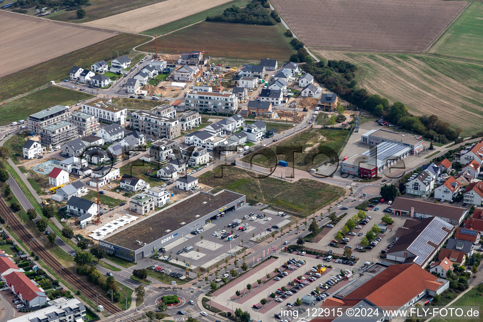 Quarter 2020 development area Biegen-Durlacher Weg in the district Hochstetten in Linkenheim-Hochstetten in the state Baden-Wuerttemberg, Germany from the plane