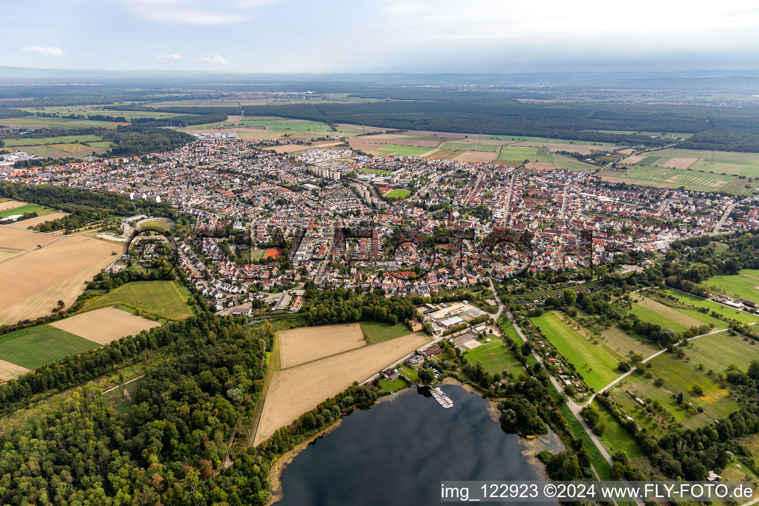 Marina - harbour area on the shore of Linkenheimer Baggersees with Segel Club Linkenheim e.V. and Surfclub Linkenheim in Linkenheim-Hochstetten in the state Baden-Wuerttemberg, Germany