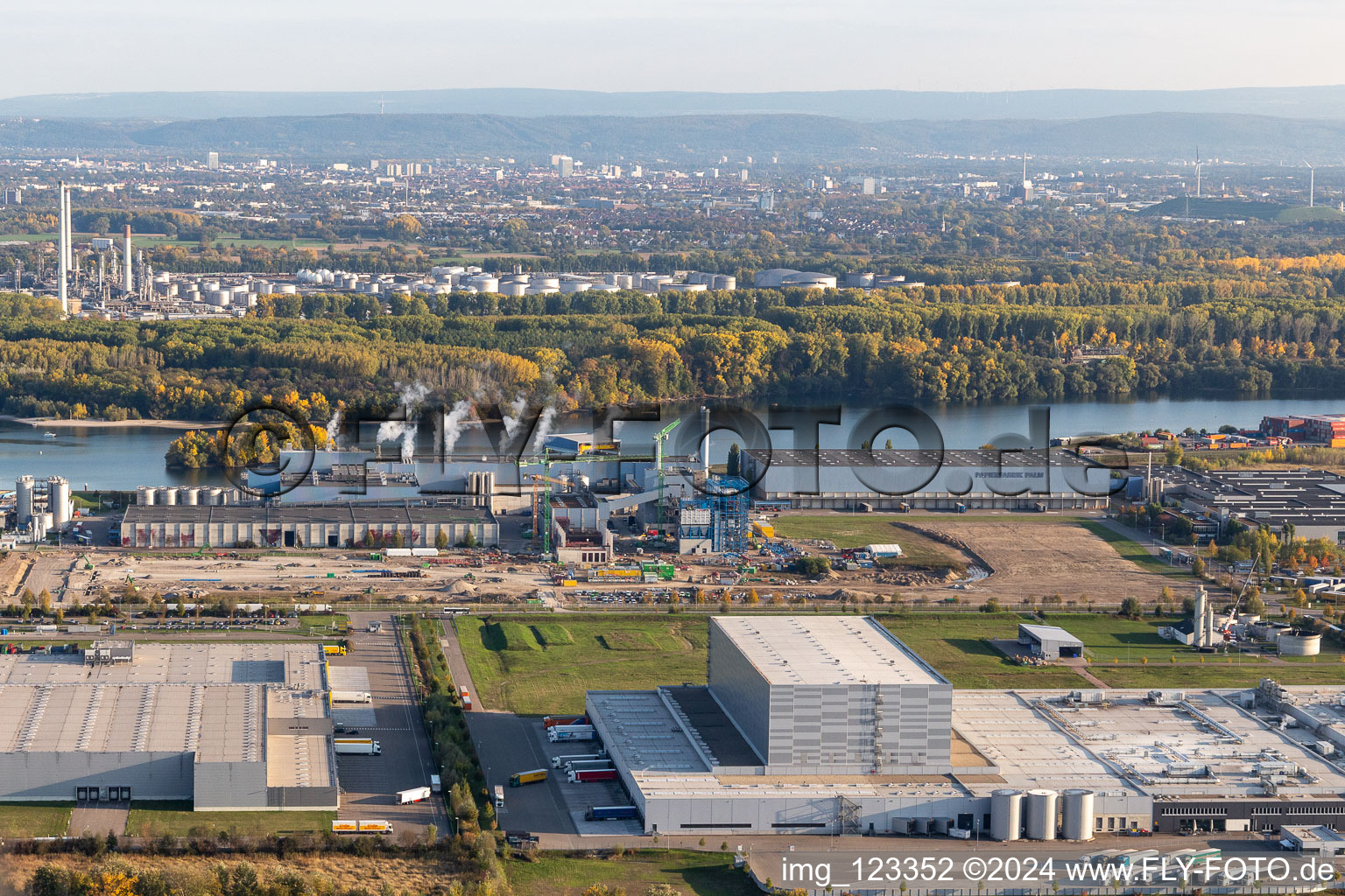 Palm paper mill, new construction of the gas/hydrogen power plant in Wörth am Rhein in the state Rhineland-Palatinate, Germany