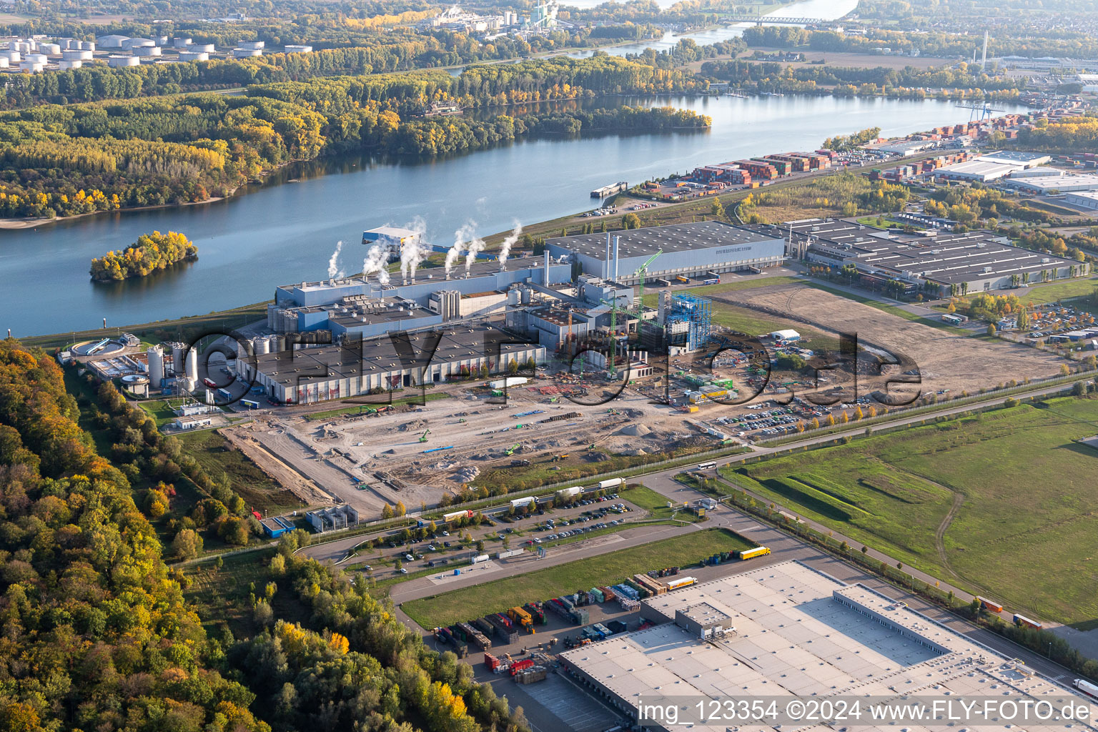 Construction of the new gas- hydrogen-power plant at paer mill Papierfabrik Palm GmbH & Co. KG in the district Industriegebiet Woerth-Oberwald in Woerth am Rhein in the state Rhineland-Palatinate