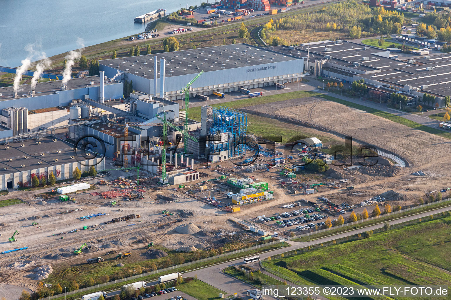 Aerial view of Construction of the new gas- hydrogen-power plant at paer mill Papierfabrik Palm GmbH & Co. KG in the district Industriegebiet Woerth-Oberwald in Woerth am Rhein in the state Rhineland-Palatinate