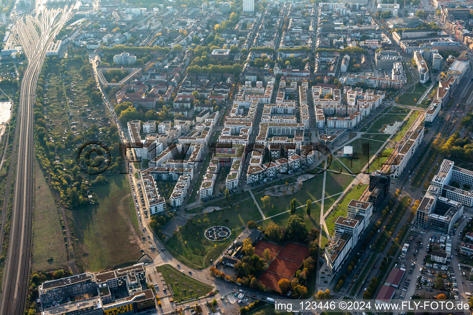 Modern residential development at Citypark (Stadtpark Südost) on Ludwig Erhard Allee in the district Südstadt in Karlsruhe in the state Baden-Wuerttemberg, Germany