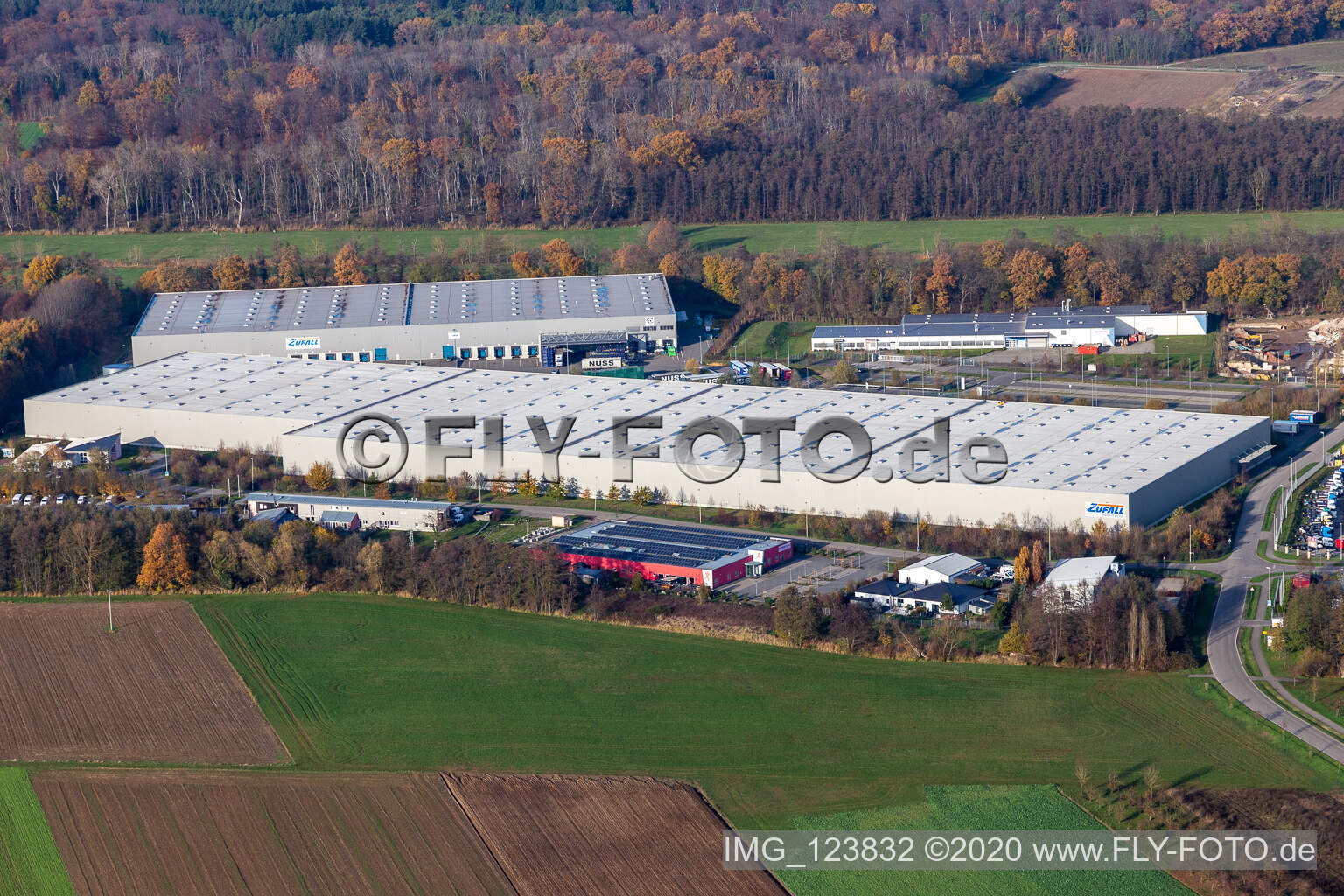 Horst commercial area with Magna Exteriors, Random Logistics, STS Group and Thermo Fisher in the district Minderslachen in Kandel in the state Rhineland-Palatinate, Germany