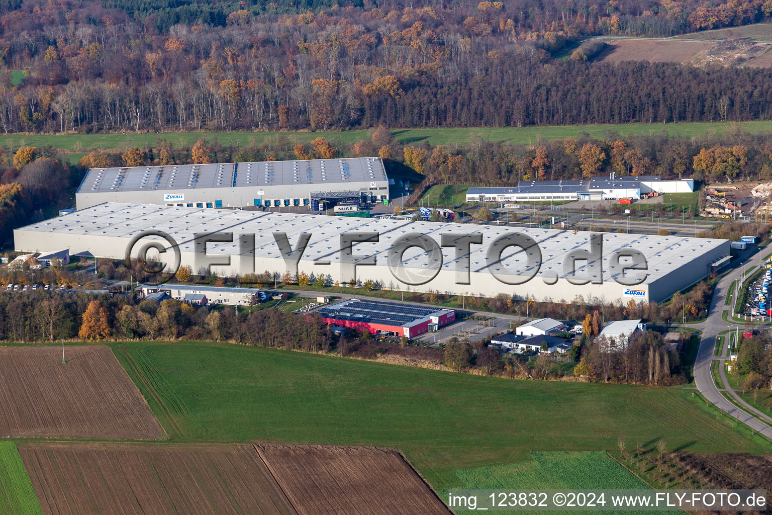 Horst industrial estate with Magna Exteriors, Zufall Logistics, STS Group and Thermo Fisher in the district Minderslachen in Kandel in the state Rhineland-Palatinate, Germany