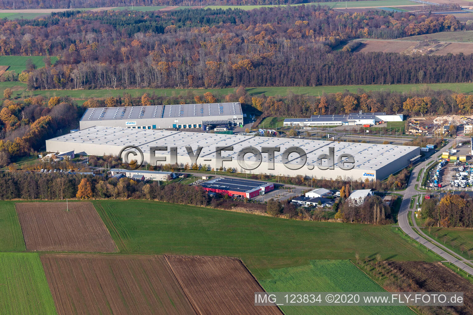 Aerial view of Horst commercial area with Magna Exteriors, Random Logistics, STS Group and Thermo Fisher in the district Minderslachen in Kandel in the state Rhineland-Palatinate, Germany