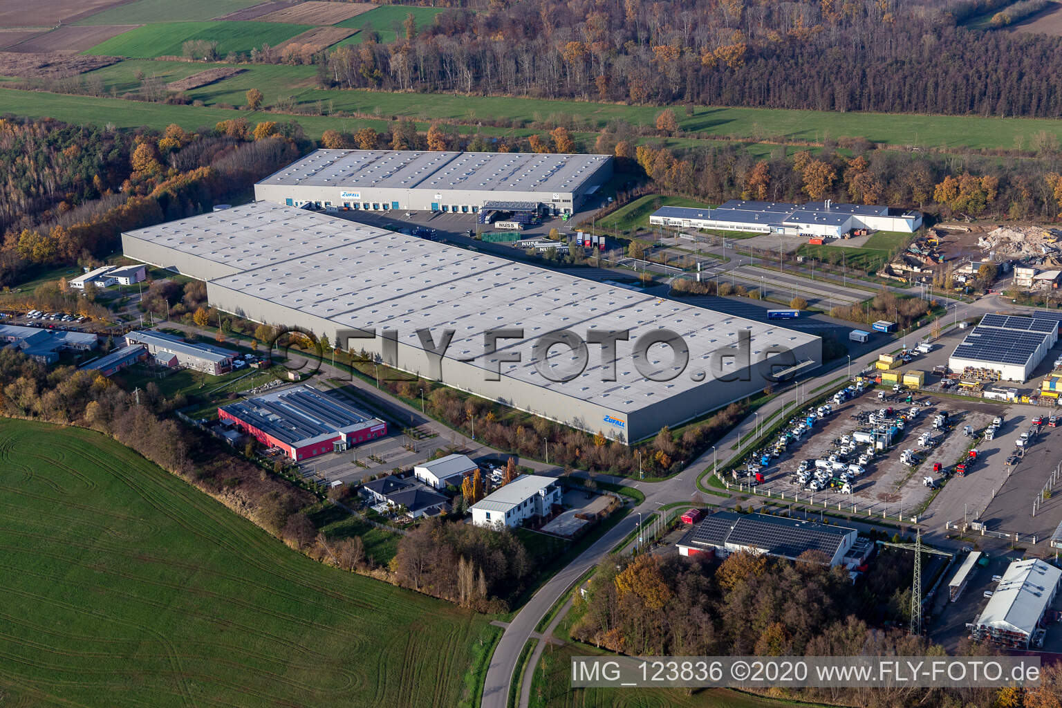 Industrial estate and company settlement Horst with Friedrich Zufall GmbH & Co. KG Internationale Spedition, Magna Exteriors, STS Group and Thermo Fisher in the district Minderslachen in Kandel in the state Rhineland-Palatinate, Germany