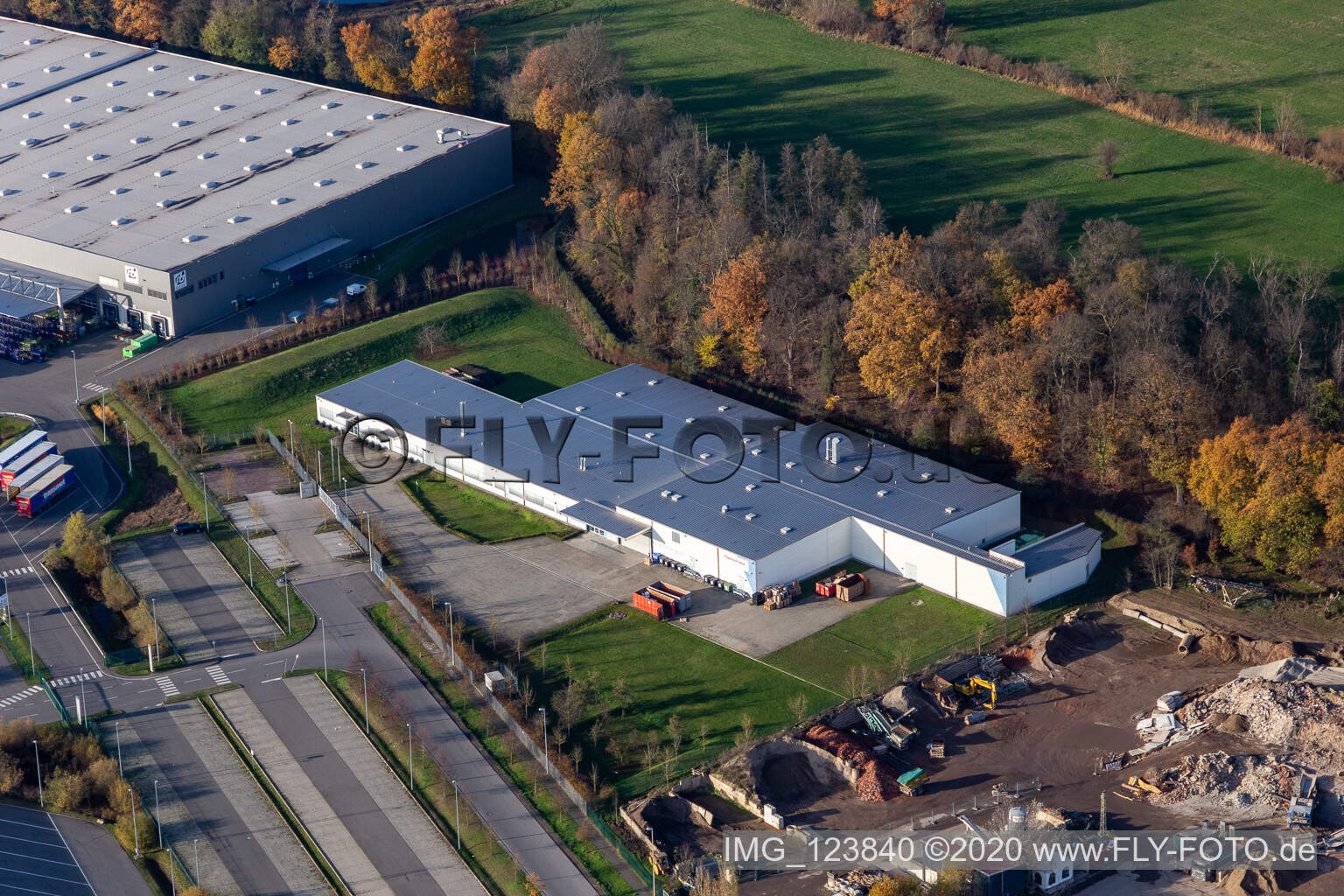 Building and production halls on the premises " ThermoFisher " in the district Minderslachen in Kandel in the state Rhineland-Palatinate, Germany