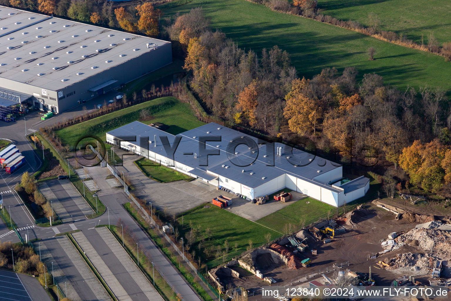 Building and production halls on the premises " ThermoFisher " in the district Minderslachen in Kandel in the state Rhineland-Palatinate, Germany